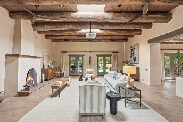 23 Media Luna, Santa Fe, NM 87508