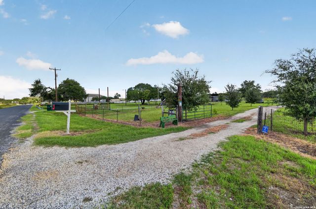 2937 RANCH TRAIL RD, San Antonio, TX 78264