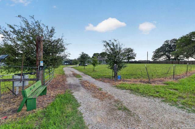 2937 RANCH TRAIL RD, San Antonio, TX 78264