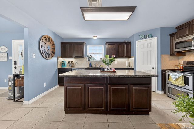 2937 RANCH TRAIL RD, San Antonio, TX 78264