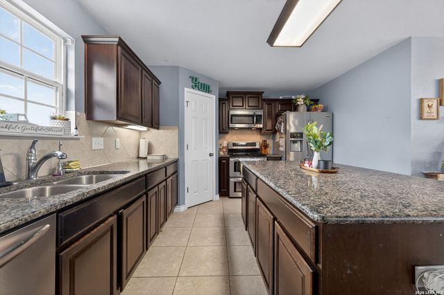 2937 RANCH TRAIL RD, San Antonio, TX 78264