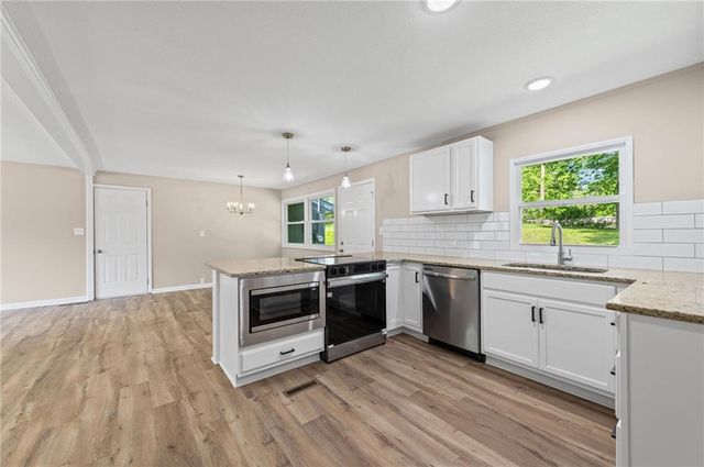 6004 N Tracy Avenue, Kansas City, MO 64118