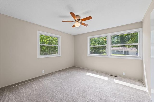 6004 N Tracy Avenue, Kansas City, MO 64118