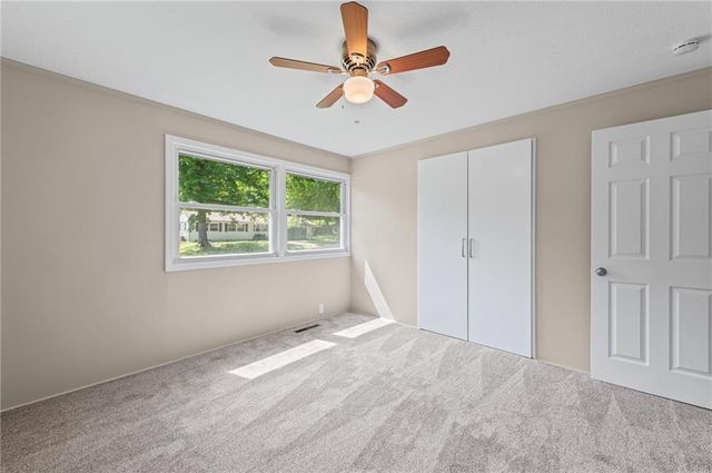 6004 N Tracy Avenue, Kansas City, MO 64118