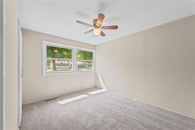 6004 N Tracy Avenue, Kansas City, MO 64118