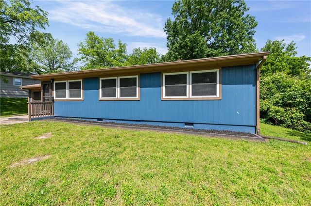 6004 N Tracy Avenue, Kansas City, MO 64118
