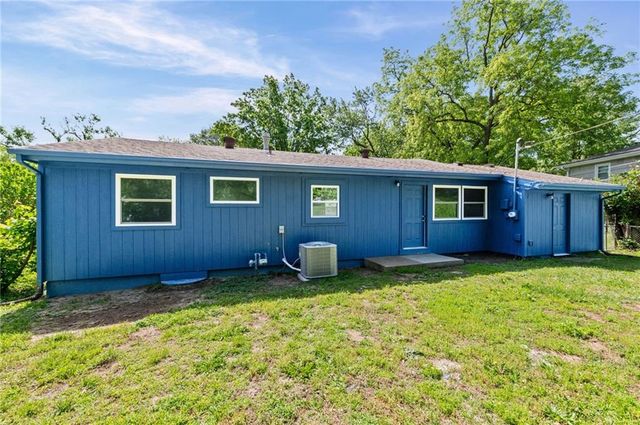 6004 N Tracy Avenue, Kansas City, MO 64118