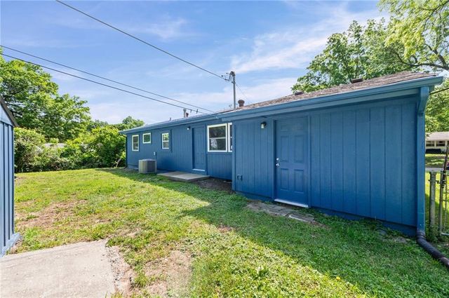 6004 N Tracy Avenue, Kansas City, MO 64118