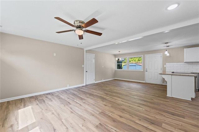 6004 N Tracy Avenue, Kansas City, MO 64118