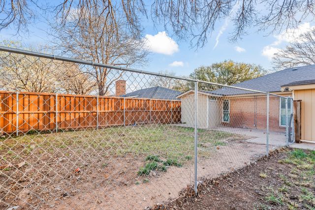 8012 Raleigh Avenue, Lubbock, TX 79424
