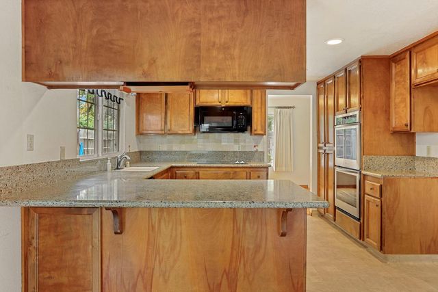 929 Kapareil Dr, Tracy, CA 95376