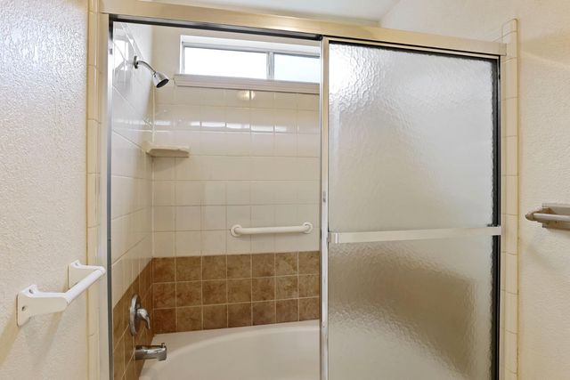 929 Kapareil Dr, Tracy, CA 95376