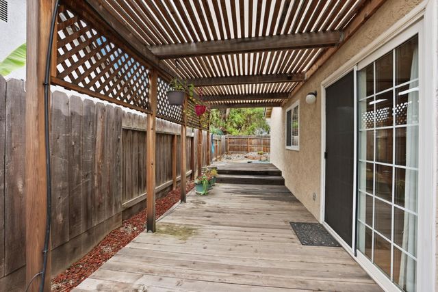 929 Kapareil Dr, Tracy, CA 95376