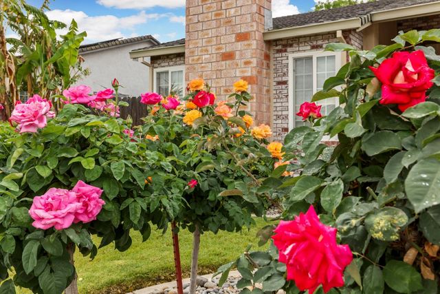 929 Kapareil Dr, Tracy, CA 95376