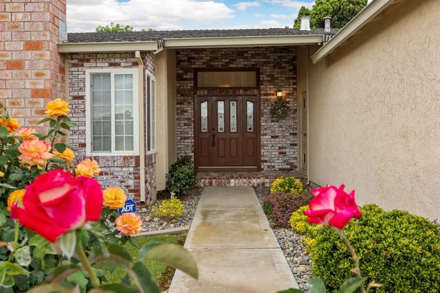 929 Kapareil Dr, Tracy, CA 95376