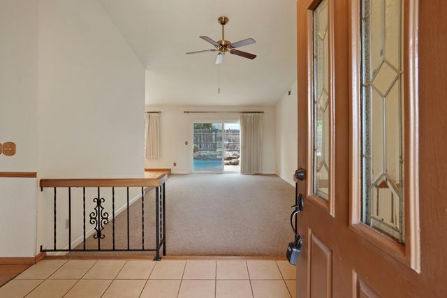 929 Kapareil Dr, Tracy, CA 95376