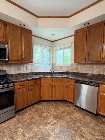 7377 Little Oaks Drive, O'fallon, MO 63368