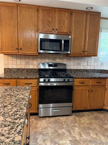 7377 Little Oaks Drive, O'fallon, MO 63368
