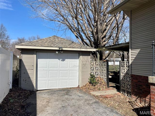 609 E Hauser Street, Litchfield, IL 62056