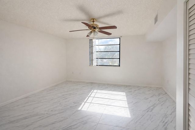 3826 Whitehall Drive 305, West Palm Beach, FL 33401