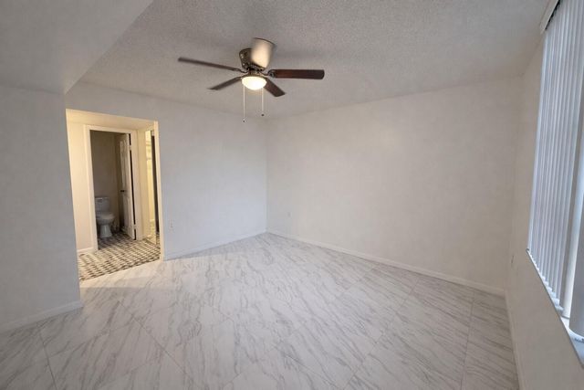3826 Whitehall Drive 305, West Palm Beach, FL 33401