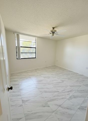 3826 Whitehall Drive 305, West Palm Beach, FL 33401
