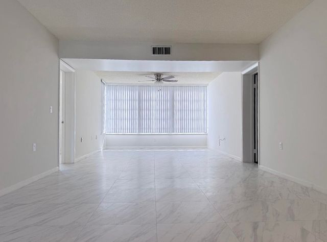 3826 Whitehall Drive 305, West Palm Beach, FL 33401