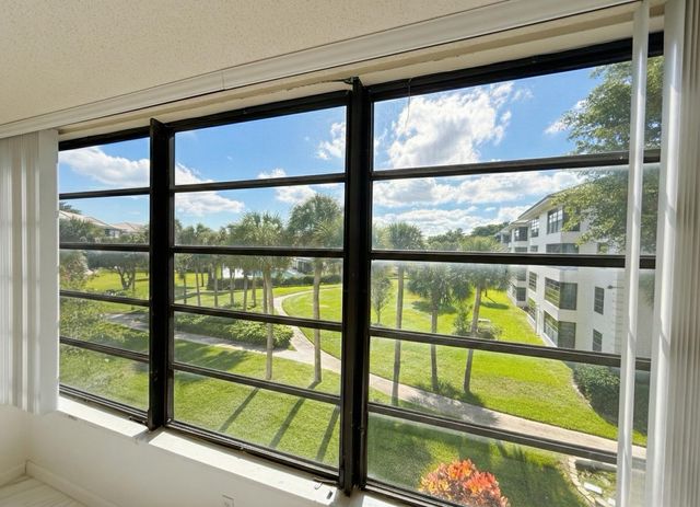 3826 Whitehall Drive 305, West Palm Beach, FL 33401