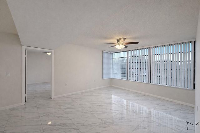 3826 Whitehall Drive 305, West Palm Beach, FL 33401