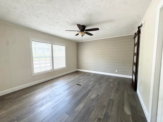 5783 Slate Lick Road, London, KY 40741