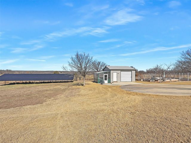 223 Miller Creek Lake Road, Paradise, TX 76073