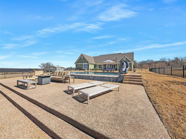 223 Miller Creek Lake Road, Paradise, TX 76073