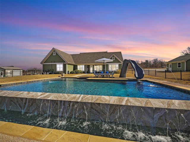 223 Miller Creek Lake Road, Paradise, TX 76073