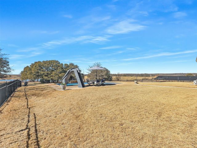 223 Miller Creek Lake Road, Paradise, TX 76073