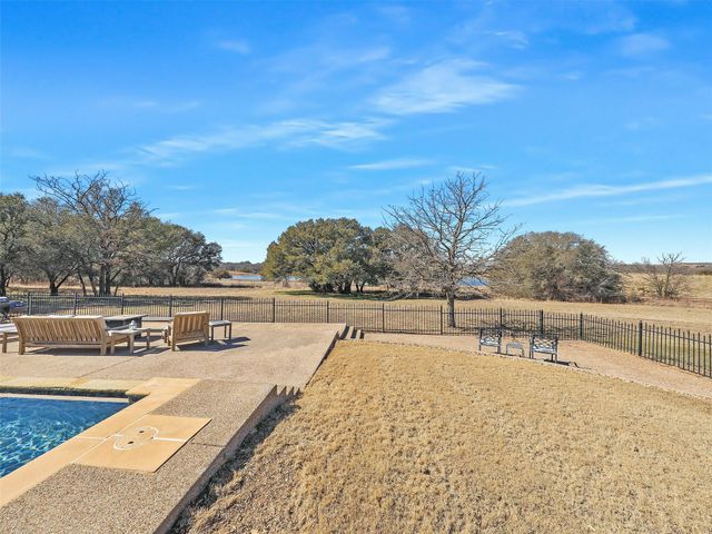 223 Miller Creek Lake Road, Paradise, TX 76073