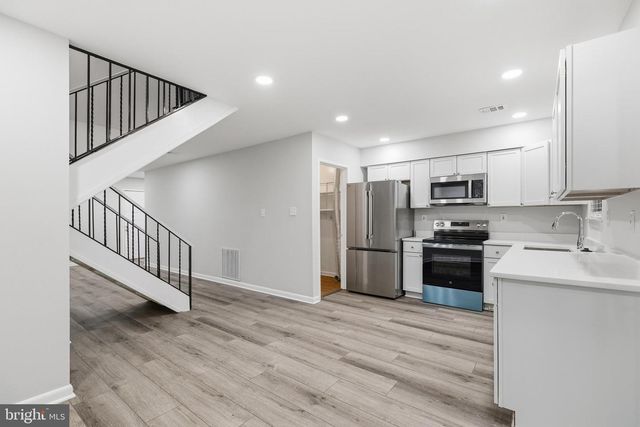 2006 HEADLANDS CIR, Reston, VA 20191