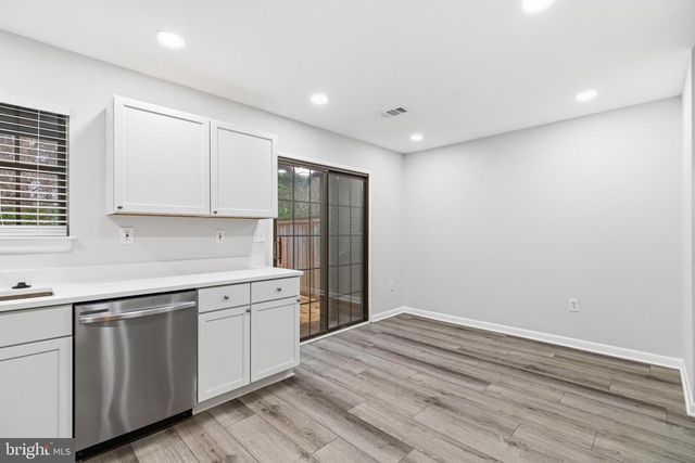 2006 HEADLANDS CIR, Reston, VA 20191