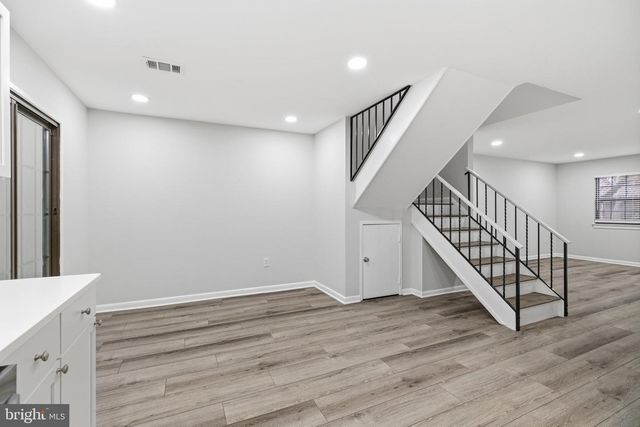 2006 HEADLANDS CIR, Reston, VA 20191