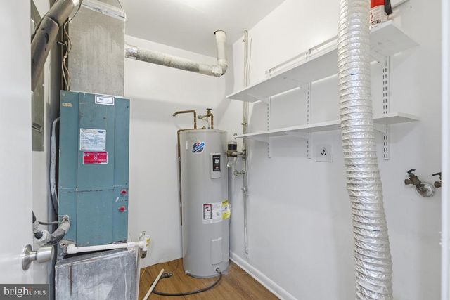 2006 HEADLANDS CIR, Reston, VA 20191