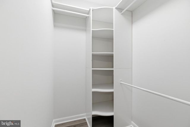 2006 HEADLANDS CIR, Reston, VA 20191