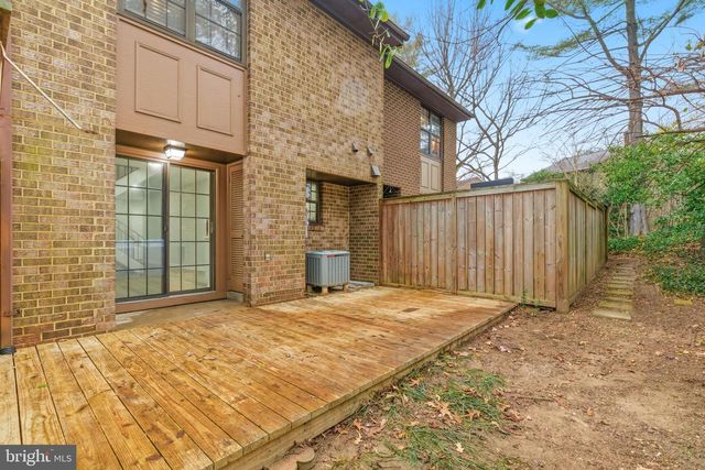 2006 HEADLANDS CIR, Reston, VA 20191