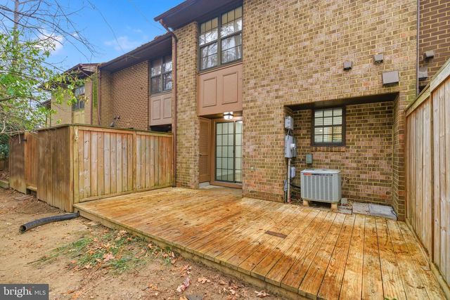 2006 HEADLANDS CIR, Reston, VA 20191