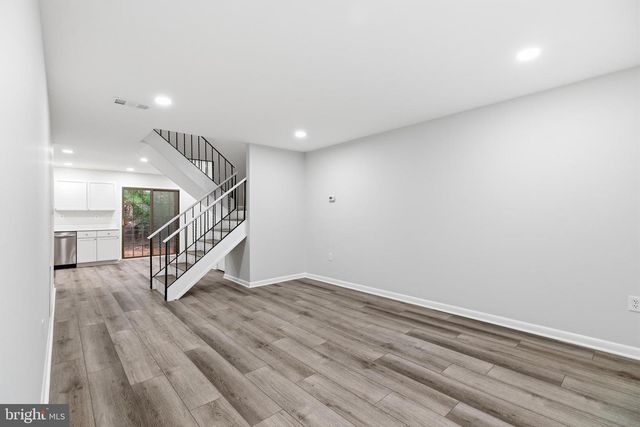 2006 HEADLANDS CIR, Reston, VA 20191