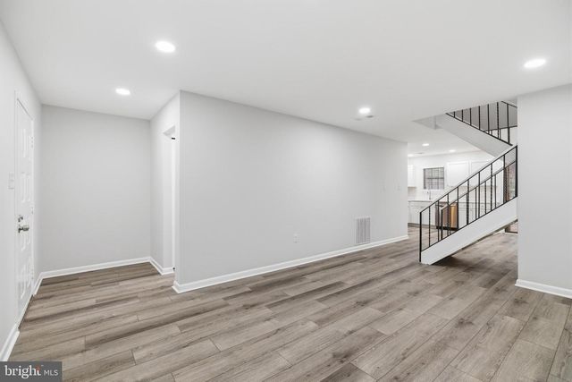 2006 HEADLANDS CIR, Reston, VA 20191