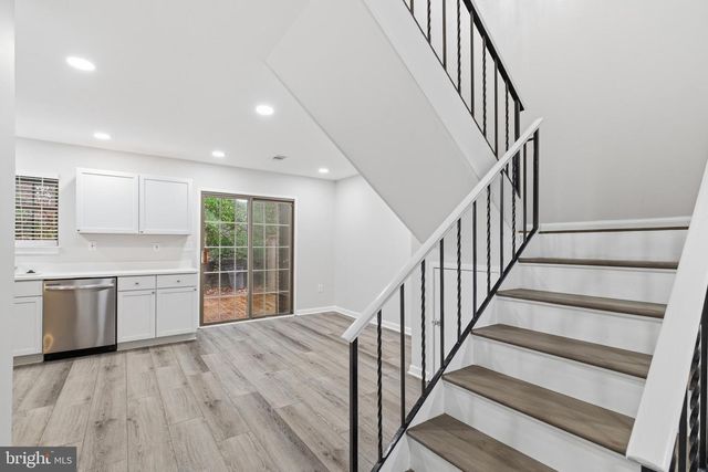 2006 HEADLANDS CIR, Reston, VA 20191