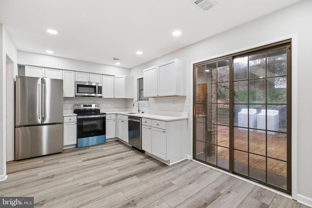 2006 HEADLANDS CIR, Reston, VA 20191