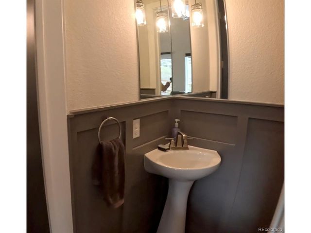 18416 Homestead Cir, Golden, CO 80401