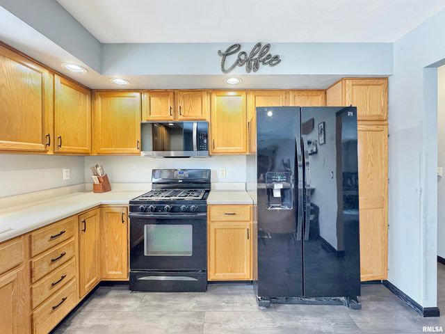 101 REGENT Court, East Peoria, IL 61611