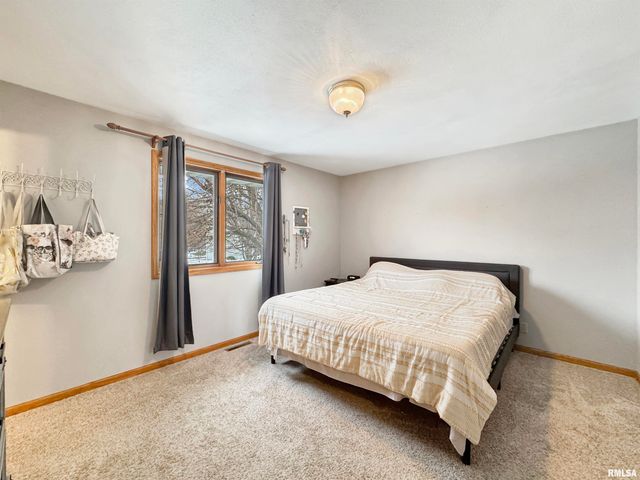 101 REGENT Court, East Peoria, IL 61611