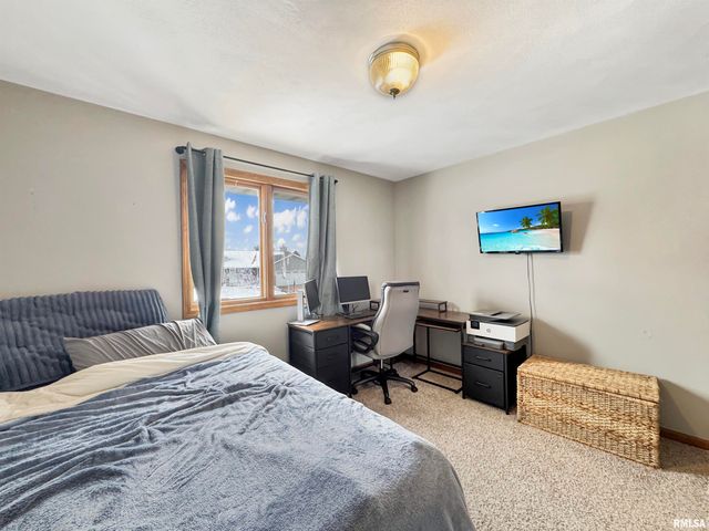 101 REGENT Court, East Peoria, IL 61611